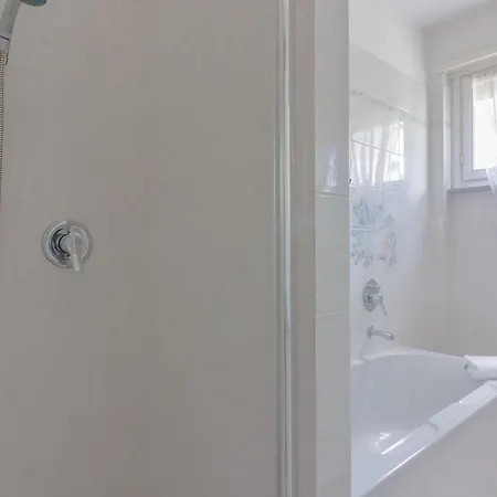 Sunflowers Апартаменты Манделло-дель-Ларио