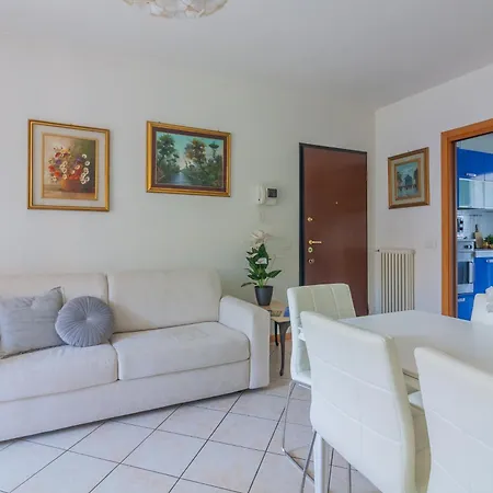 Апартаменты Sunflowers Манделло-дель-Ларио