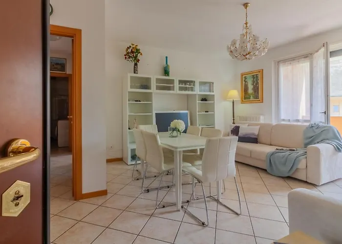 아파트 Sunflowers 만델로델라리오