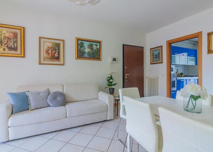 아파트 Sunflowers 만델로델라리오