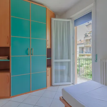 Sunflowers マンデッロ・デル・ラーリオ