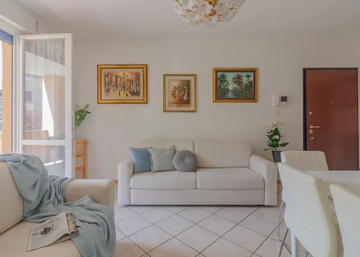 Sunflowers アパート