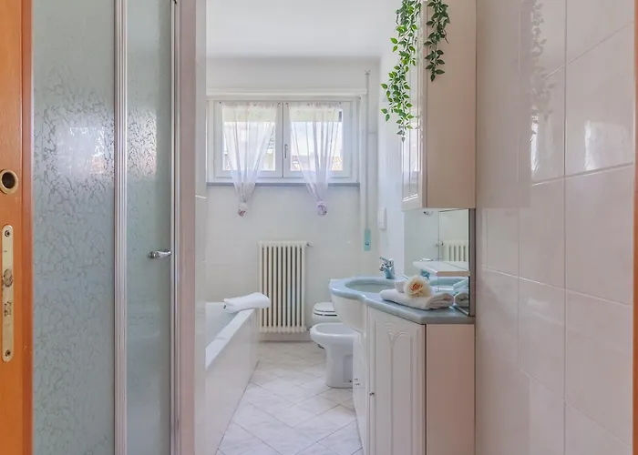 Sunflowers マンデッロ・デル・ラーリオ