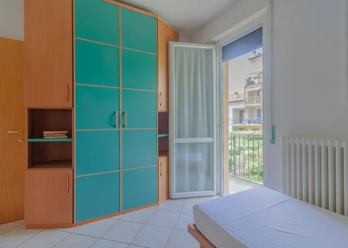 Sunflowers マンデッロ・デル・ラーリオ